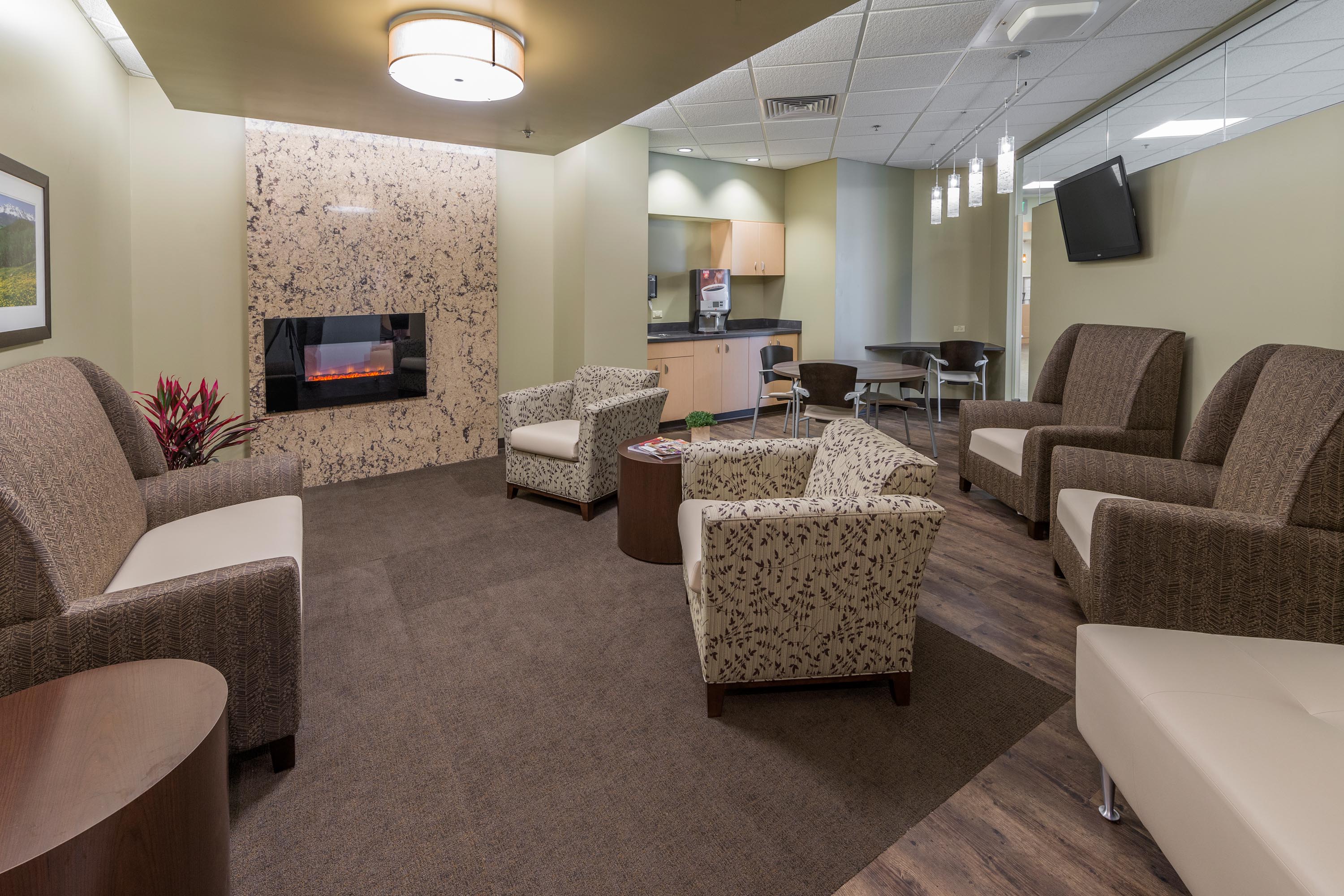 SFMC 6th Floor Ortho Photo Interior family lounge 01 3Kx2K